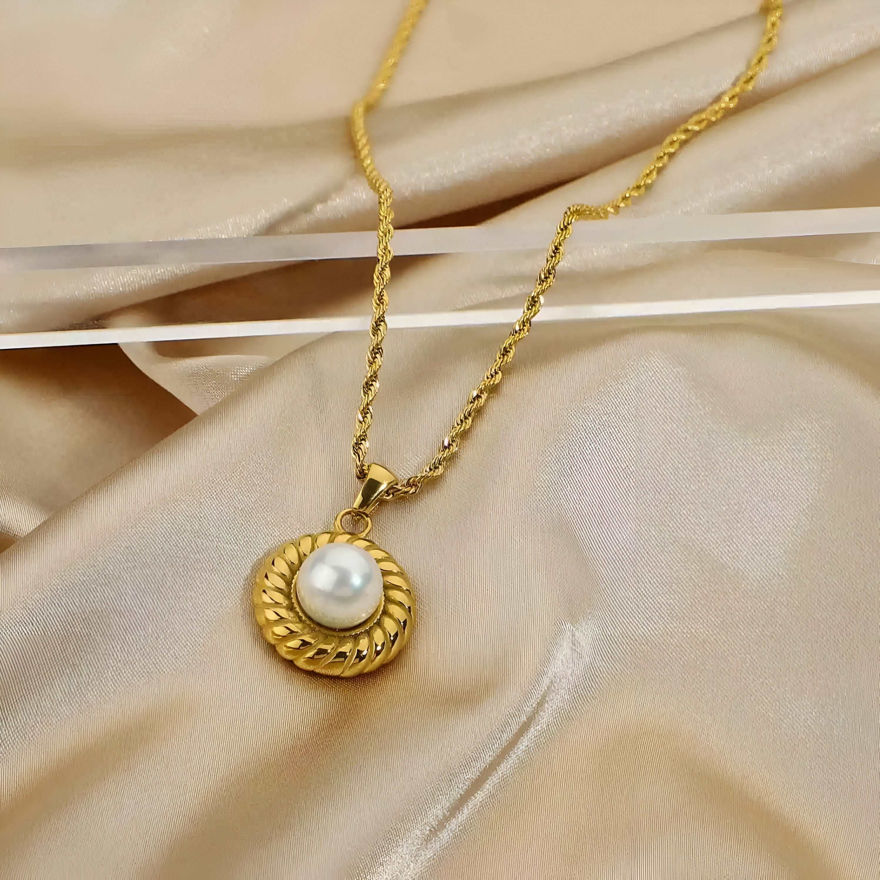 Pearl Twist - 18K PVD Gold Plated